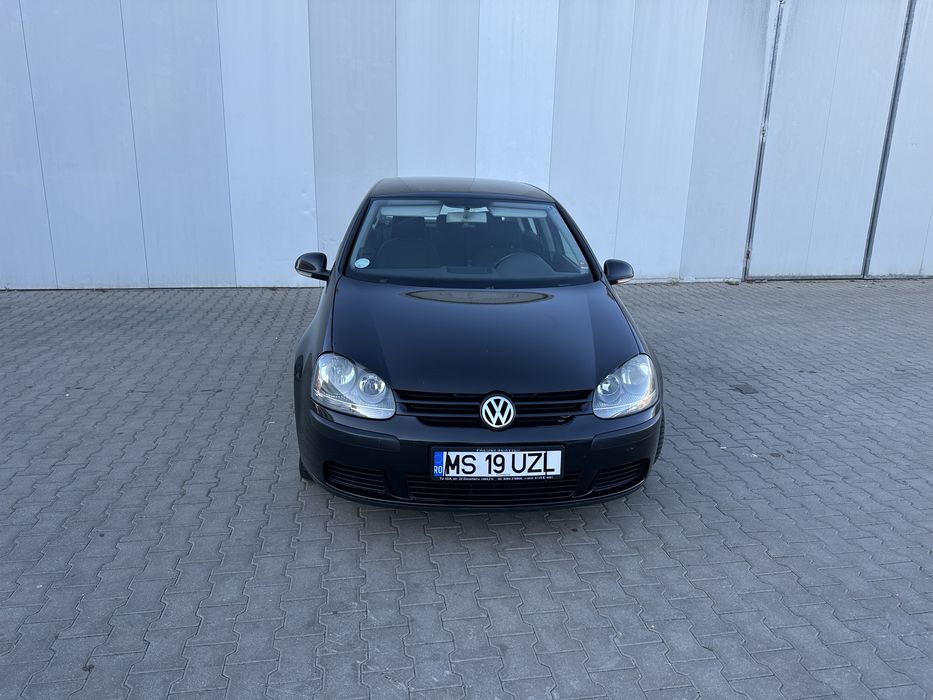 Vand golf V  1.6 benzina