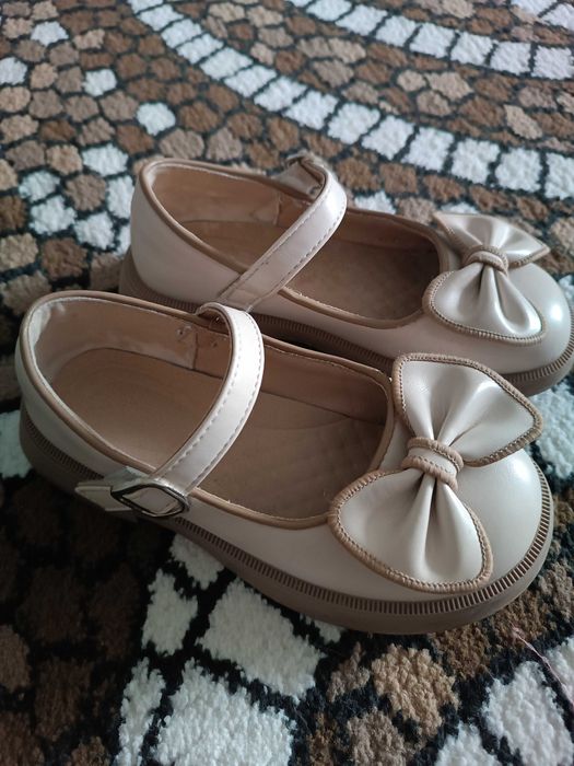 Продам детские туфли