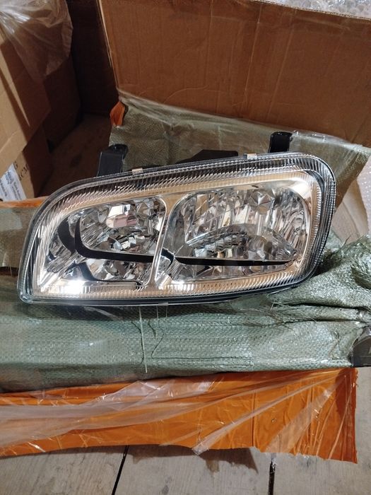 Фара левая Rav 4 первое поколение