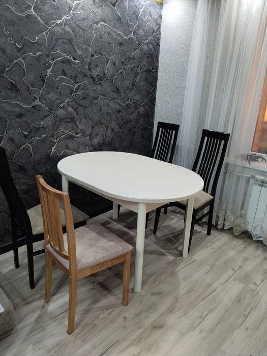 Продам стол и 4 стула
