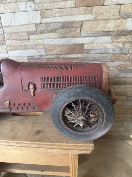 Masina bugatti veche din lemn