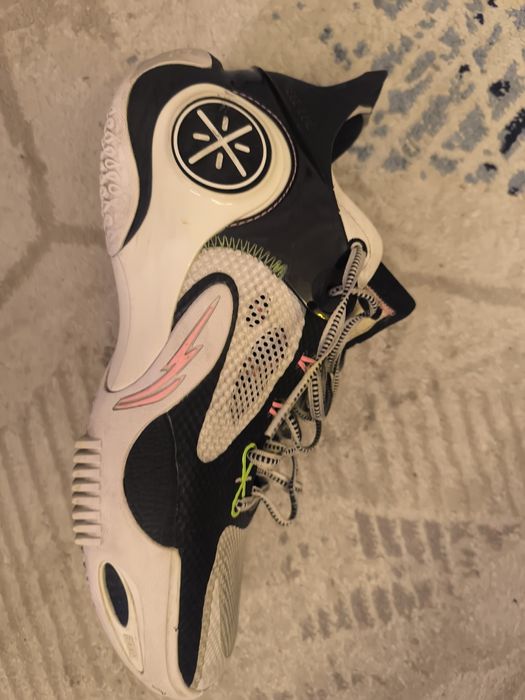 Кроссовки баскетбольные профессиональные