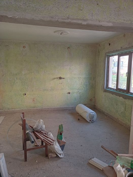 Продавам етаж от къща до басейна с гараж  136000 €.