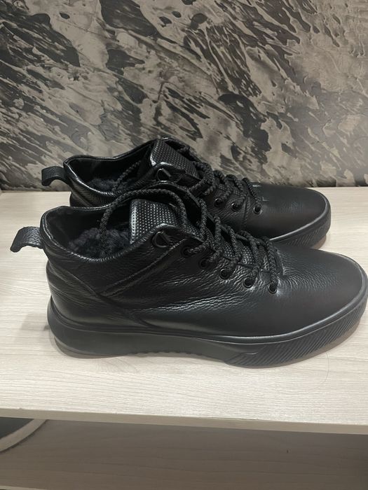 Продам зимние ботинки