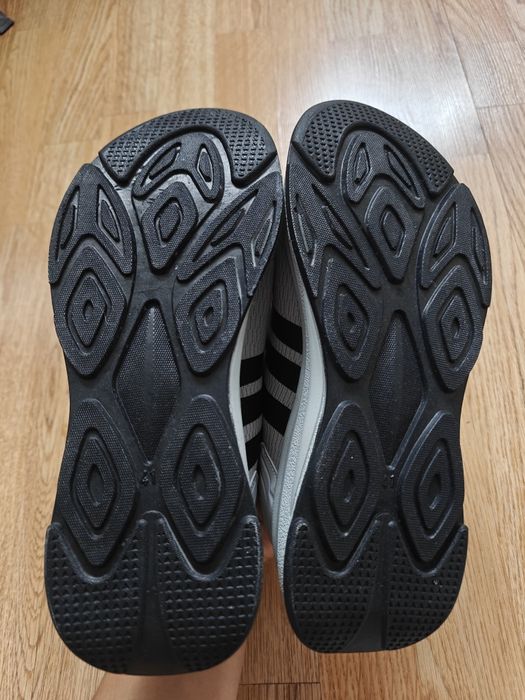 Продам новые кроссовки adidas!