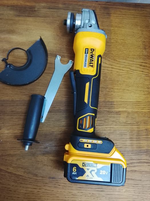 Flex DeWalt cu variator de viteza și o baterie de 6A NOU