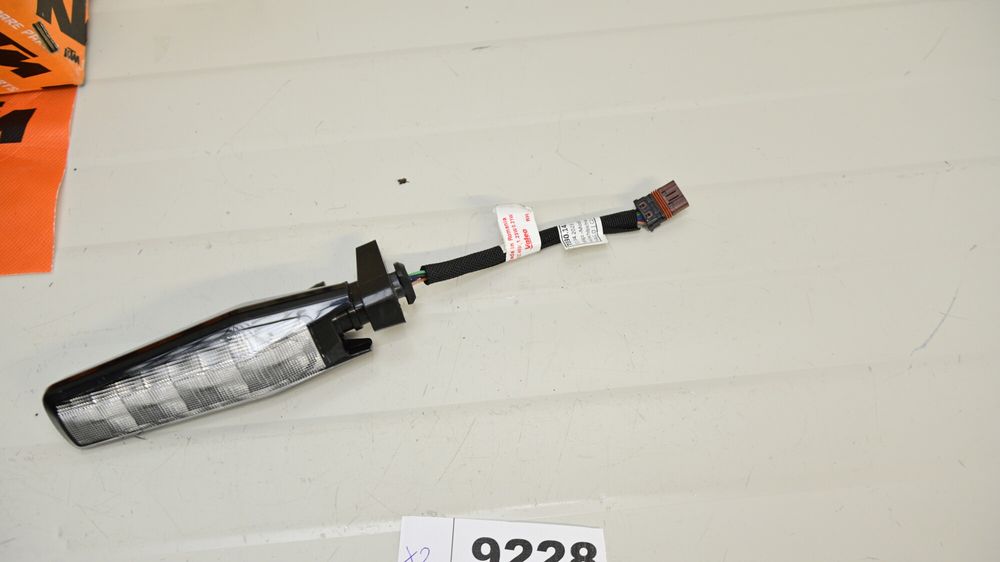 KTM 1390 Super Duke R EVO 2024 Semnalizare dreapta fata