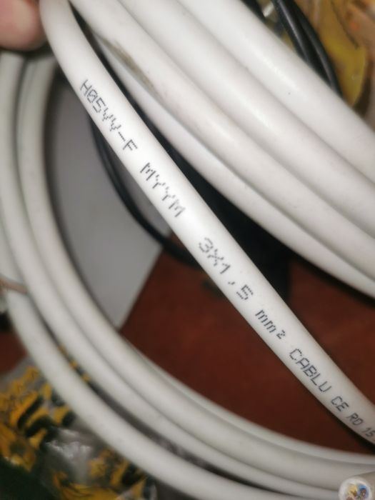 Componente electrice: cablu electric, timer priză, siguranță, senzori,