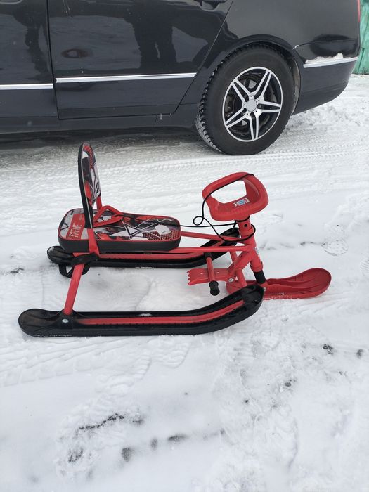 Деткие санки на лыжах