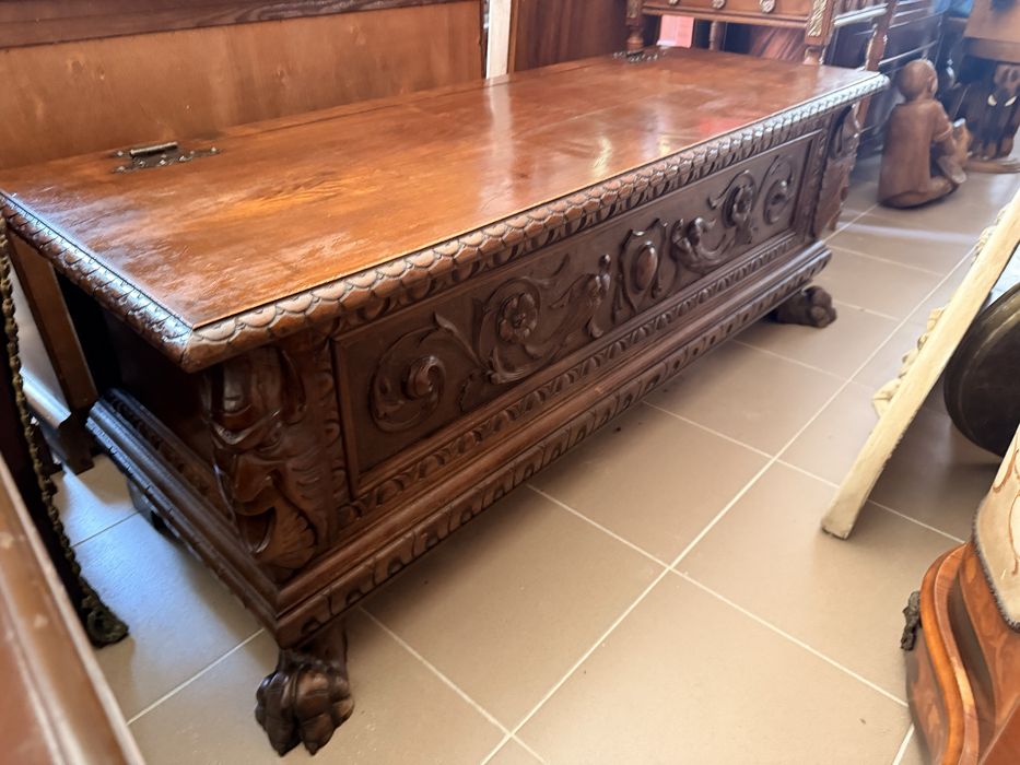 Cufar Lada Mare Vintage Lemn Masiv Sculptat Gheare Leu