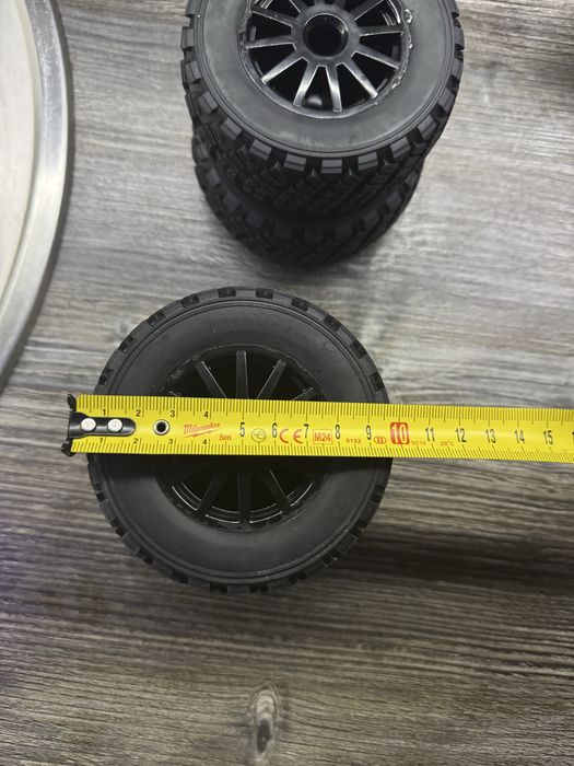 Гуми за от Traxxas Форд фиеста Rally 1/10