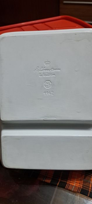 Порцеланова чиния за пренос и съхранение на храна