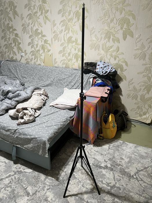 Штатив с лампой продам срочно