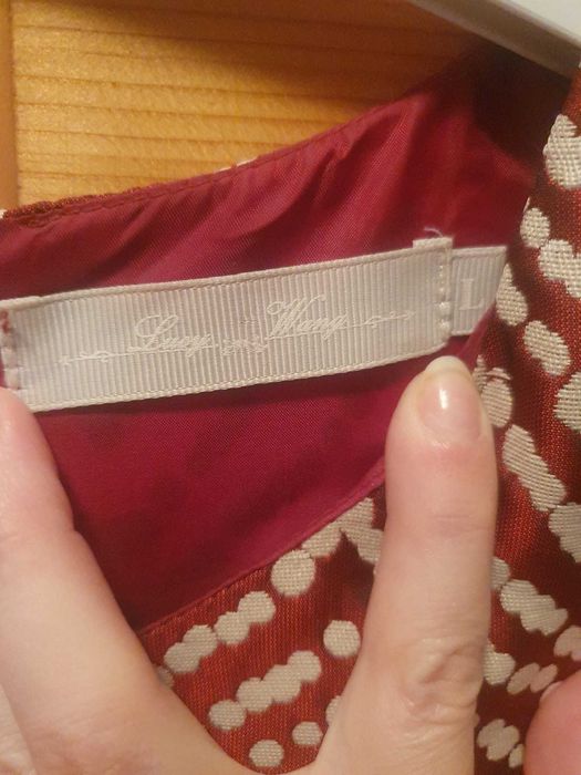 Vand rochie foarte eleganta ccu trena