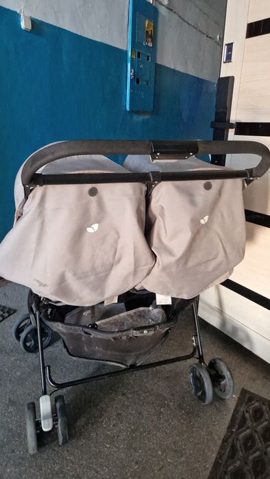 Коляска для двойни Joie Aire