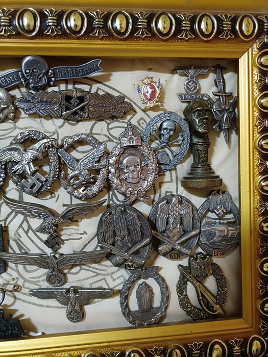 Colecție însemne WW II