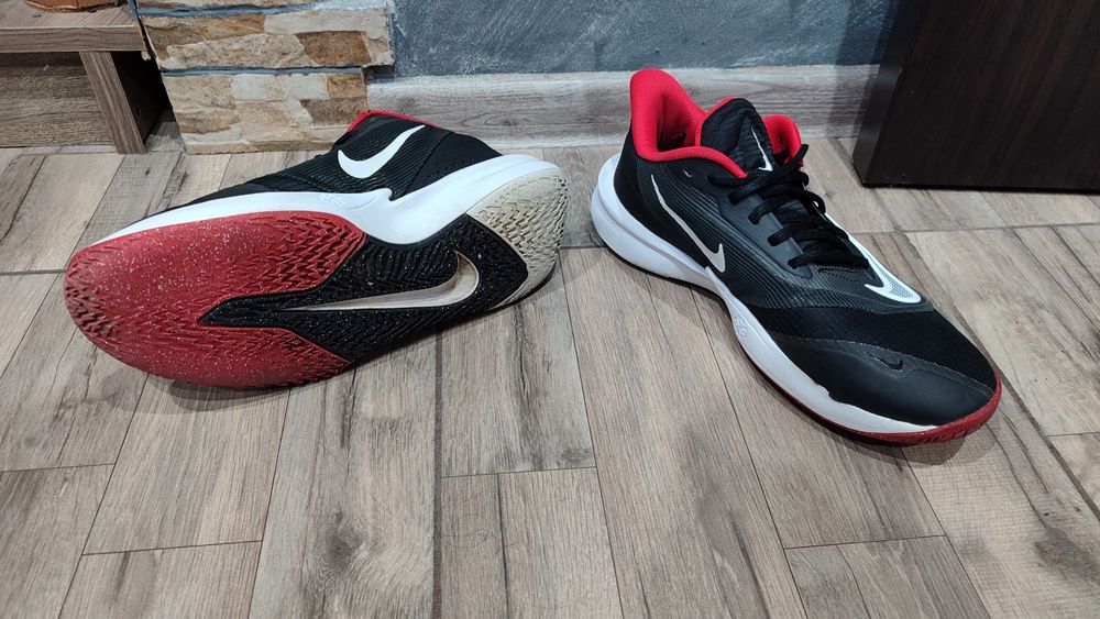 Маратонки Nike номер 42