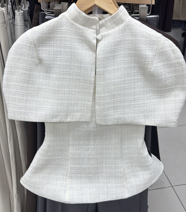 Женский корсет с кейпом