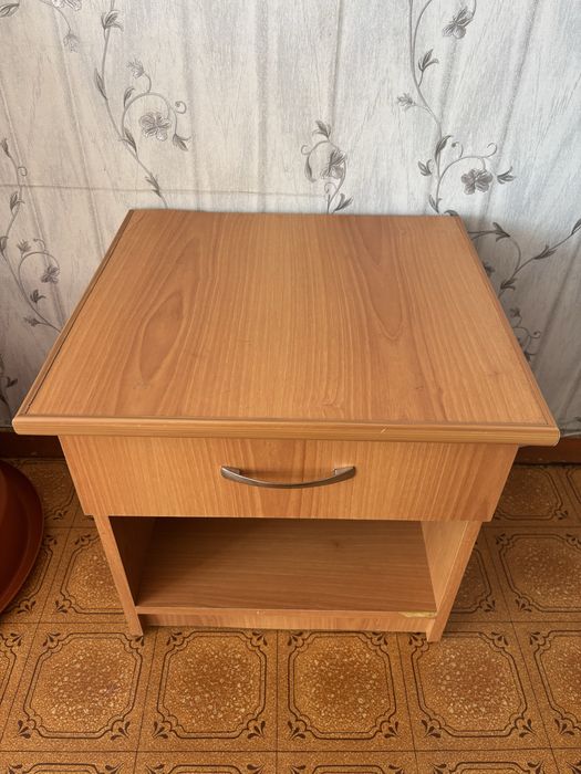 тумбочка, комод.