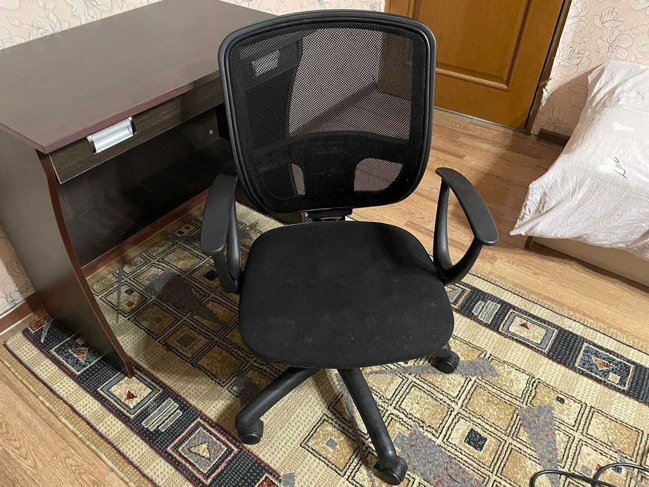 Письменный стол с креслом