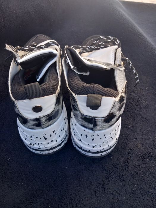 Vând adidași,  doua modele 60 lei buc.