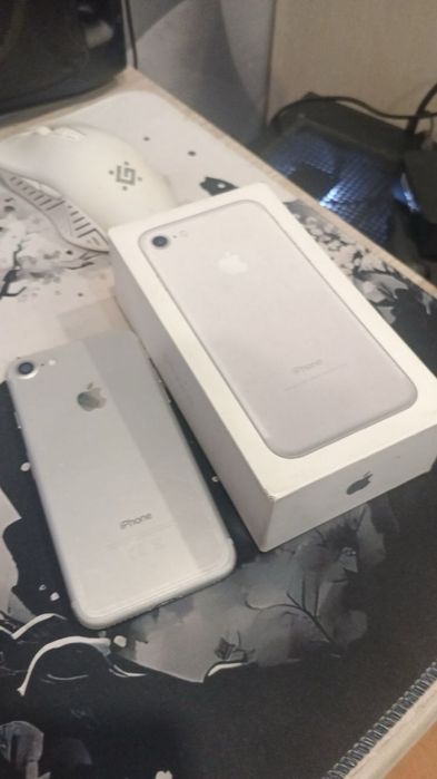 продам айфон 7 с коробкой
