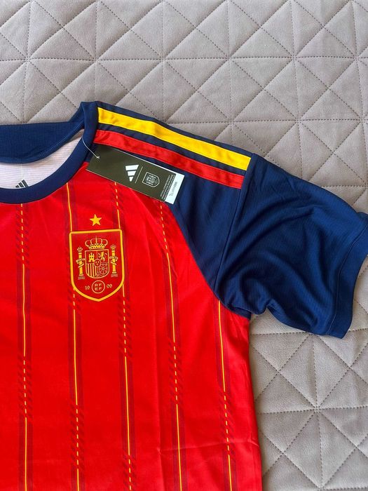 НОВА - ОРИГИНАЛНА ADIDAS Spain Световното 2026 Home Jersey – размер L