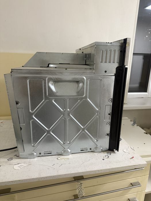 Встроенный духовой шкаф  Whirlpool