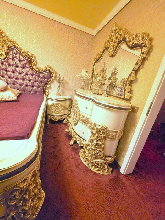 Барокова Спалня комплект с гардероб скрин шкафчета и матрак