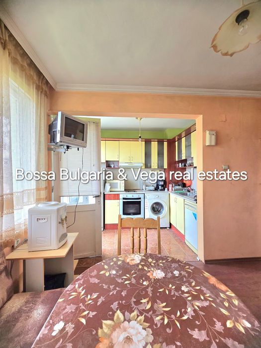 Четиристаен тухлен апартамент до Първо ОУ в Горна Оряховица