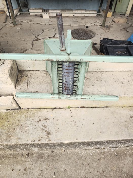 Продавам ръчна гроздомелачка