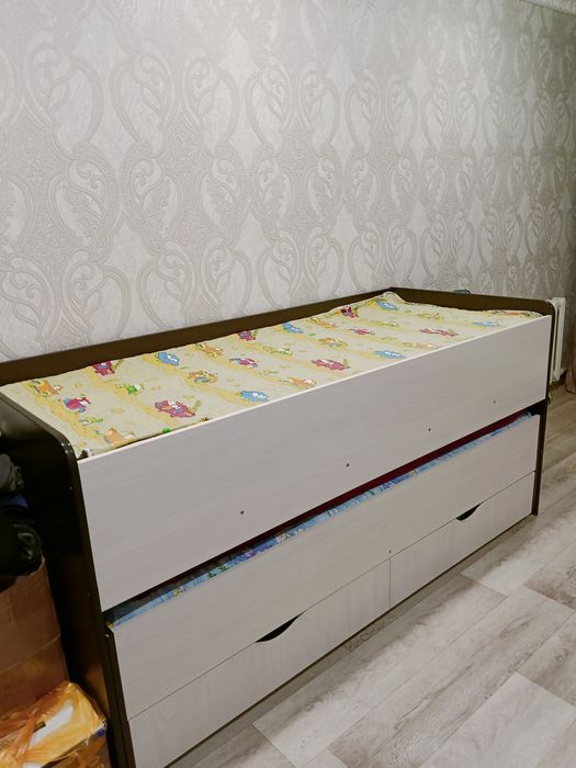 Двух ярусный кровать