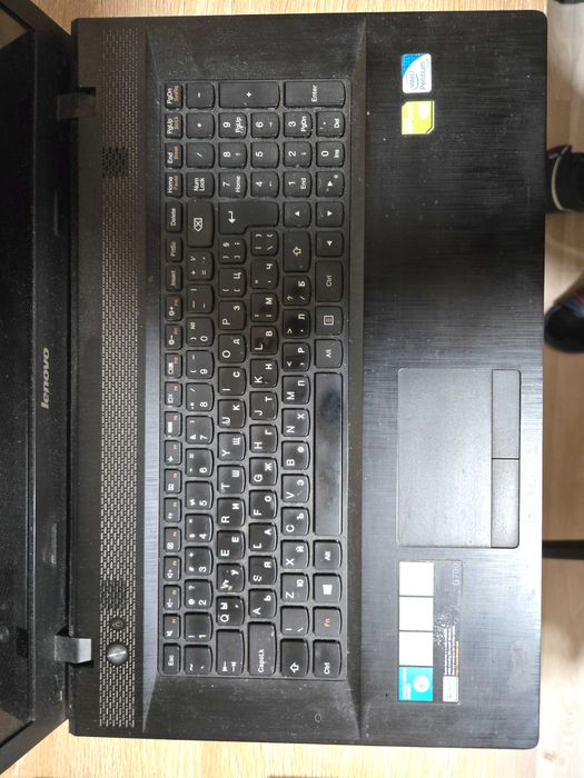 Лаптоп Lenovo G700 17.3" — 8GB RAM, 1TB, GeForce GT 720M, Win 10