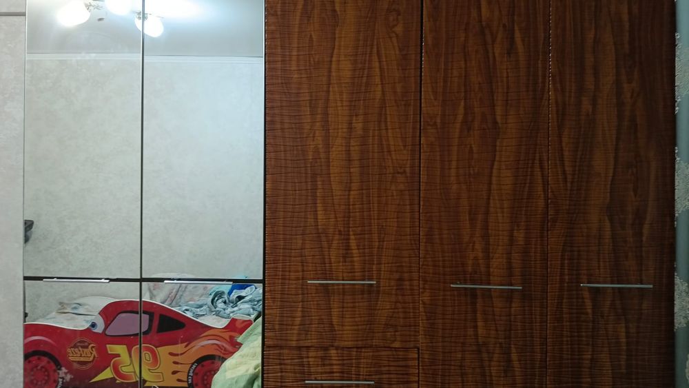 Продам большой шкаф