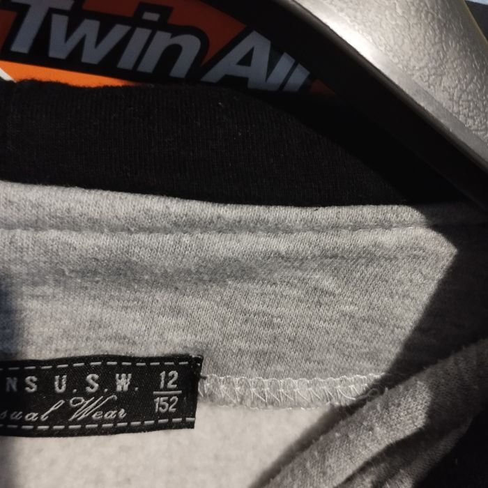 Предлагам ватирани якета,суичър и елек.Различни размери.По 5 евро