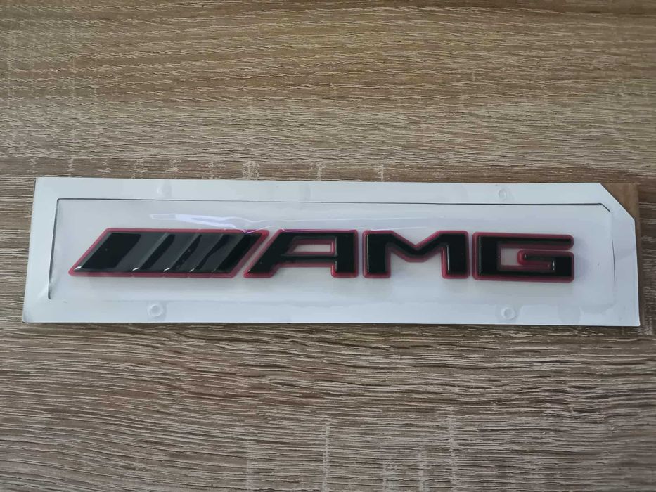 Mercedes Benz AMG черна емблема с червен кант