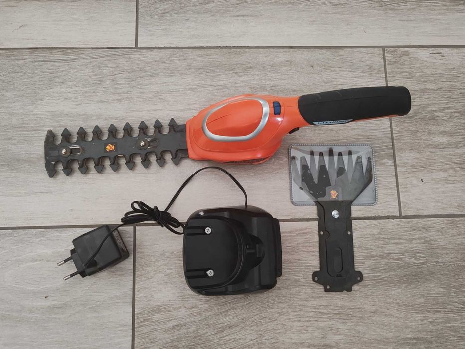 Foarfeca electrica de tuns iarba/arbusti Black & Decker GSL700