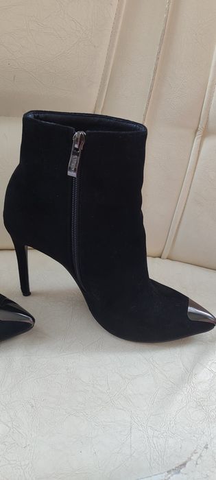 Ботинки на шпильке.