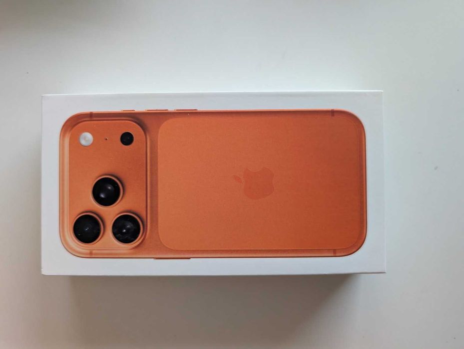 Apple iPhone 17 Pro 256 GB Cosmic Orange, неразопакован + протектори