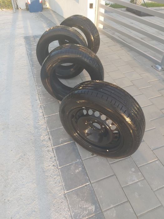 Vand foarte convenabil anvelope marca michelin