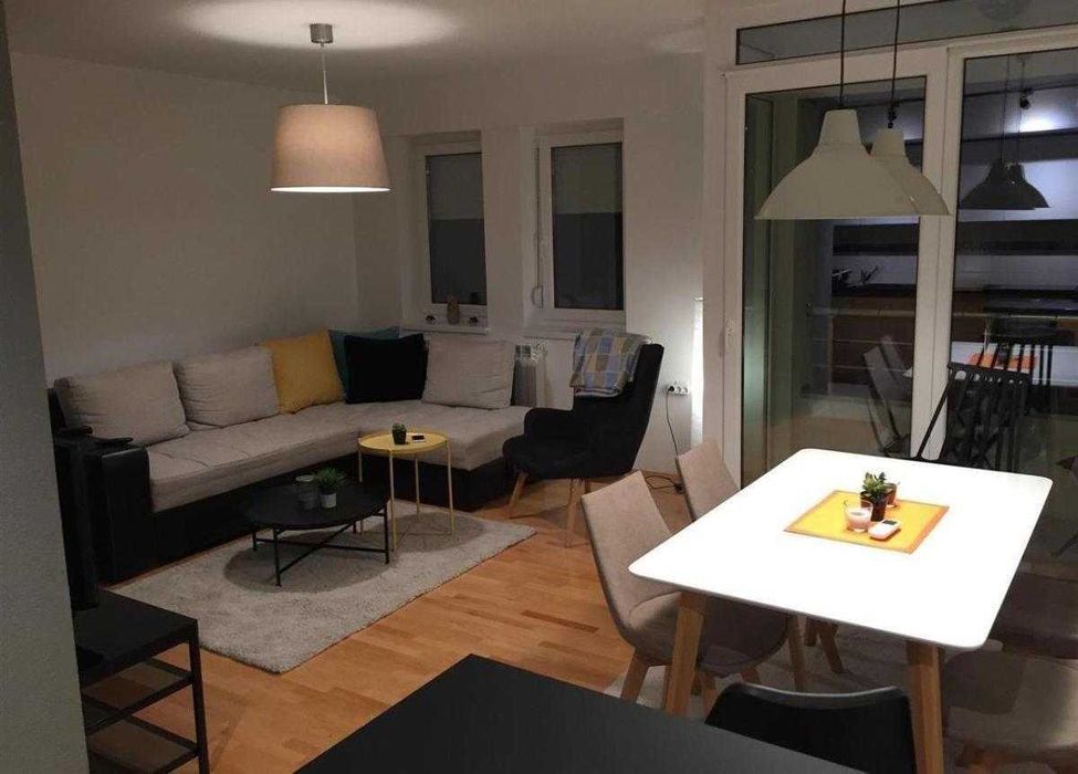 Дава се под наем Двустаен апартамент в Бургас, Център - 73 кв.м за 204 € - Снимка #2