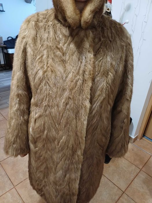 Haină de blană, stare foarte bună, elegantă