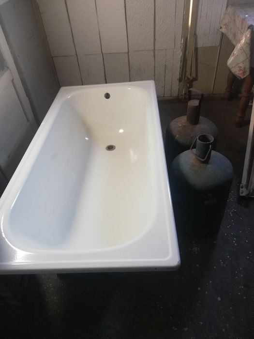 Vând cadă baie, scară.