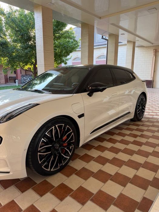 Zeekr 001  Z sport