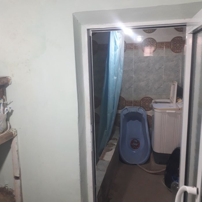 Уй сотилади 11сотих  6 хонали уй + 2 хона  времянка