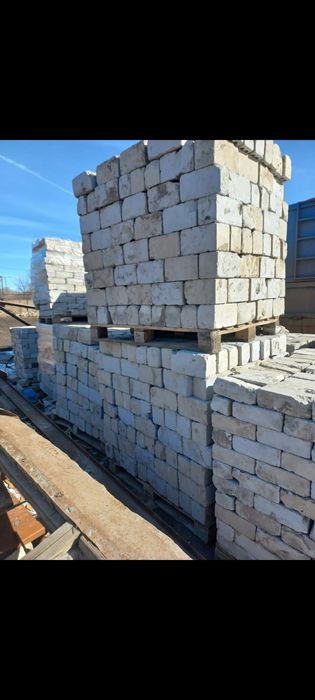 Продам  белый полуторный кирпич