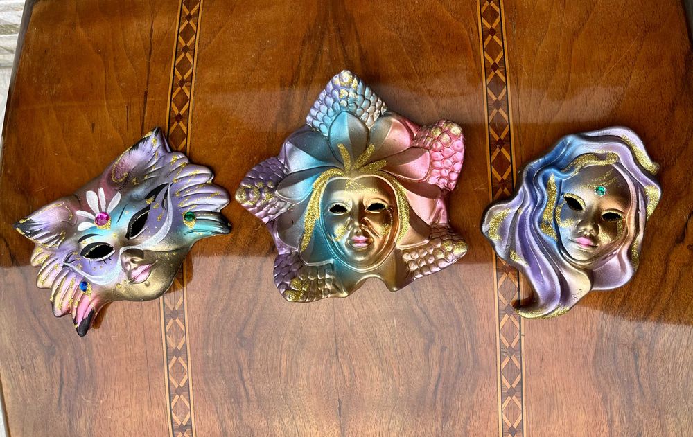 Deosebite masti venetiene-ceramica pictata manual-Italia