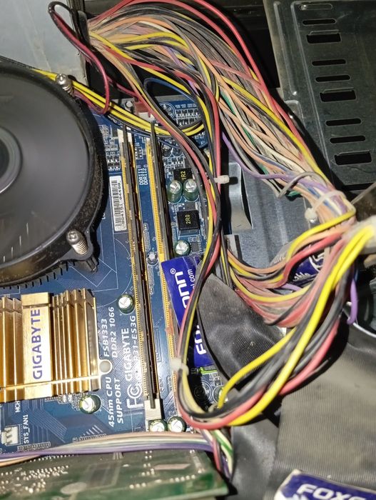 Продам комплект материнская плата DDR 2 офисная