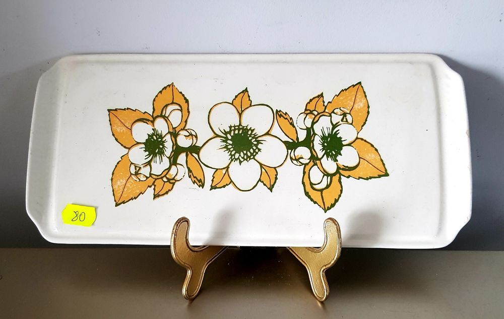 Platouri vechi din porțelan