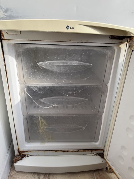 Холодильник работает